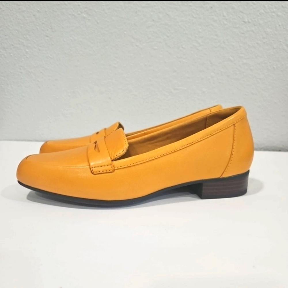 Clarks Collection Slip-On Loafers Juliet Coast Yellow Leather Sz 7.5W